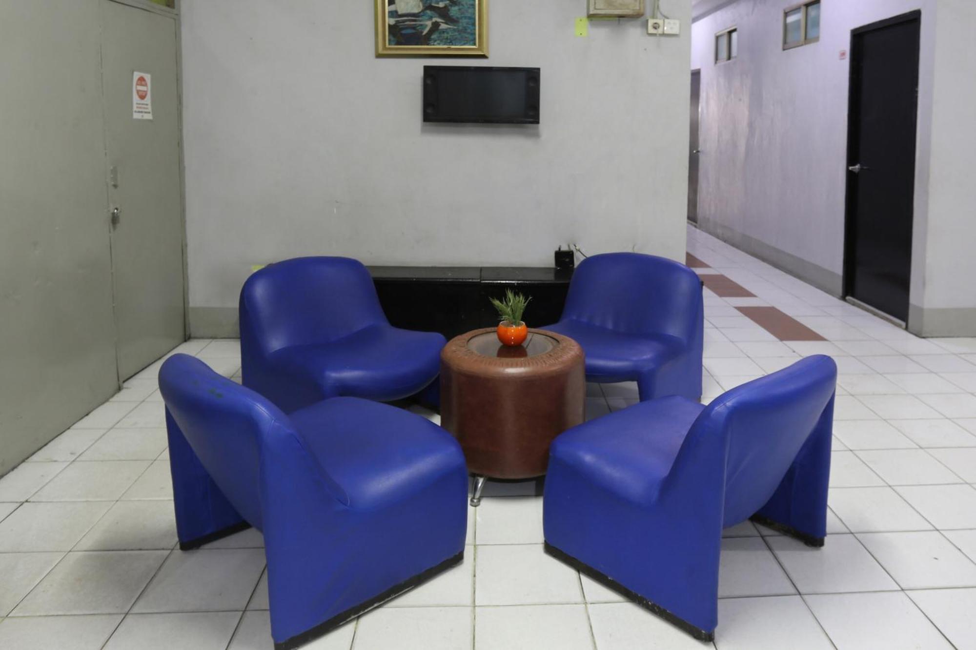 Hotel Oyo 3865 Niaga Jakarta