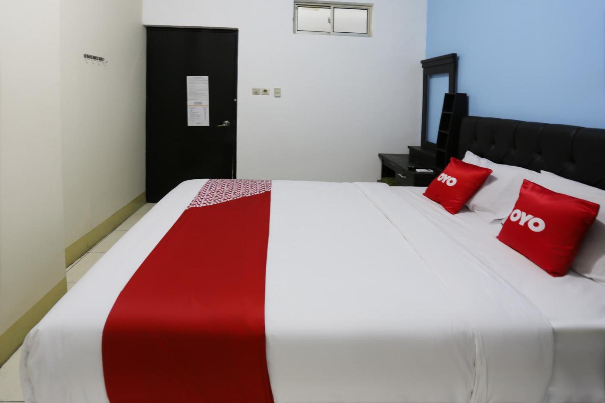 Oyo 3865 Niaga Hotel Jakarta